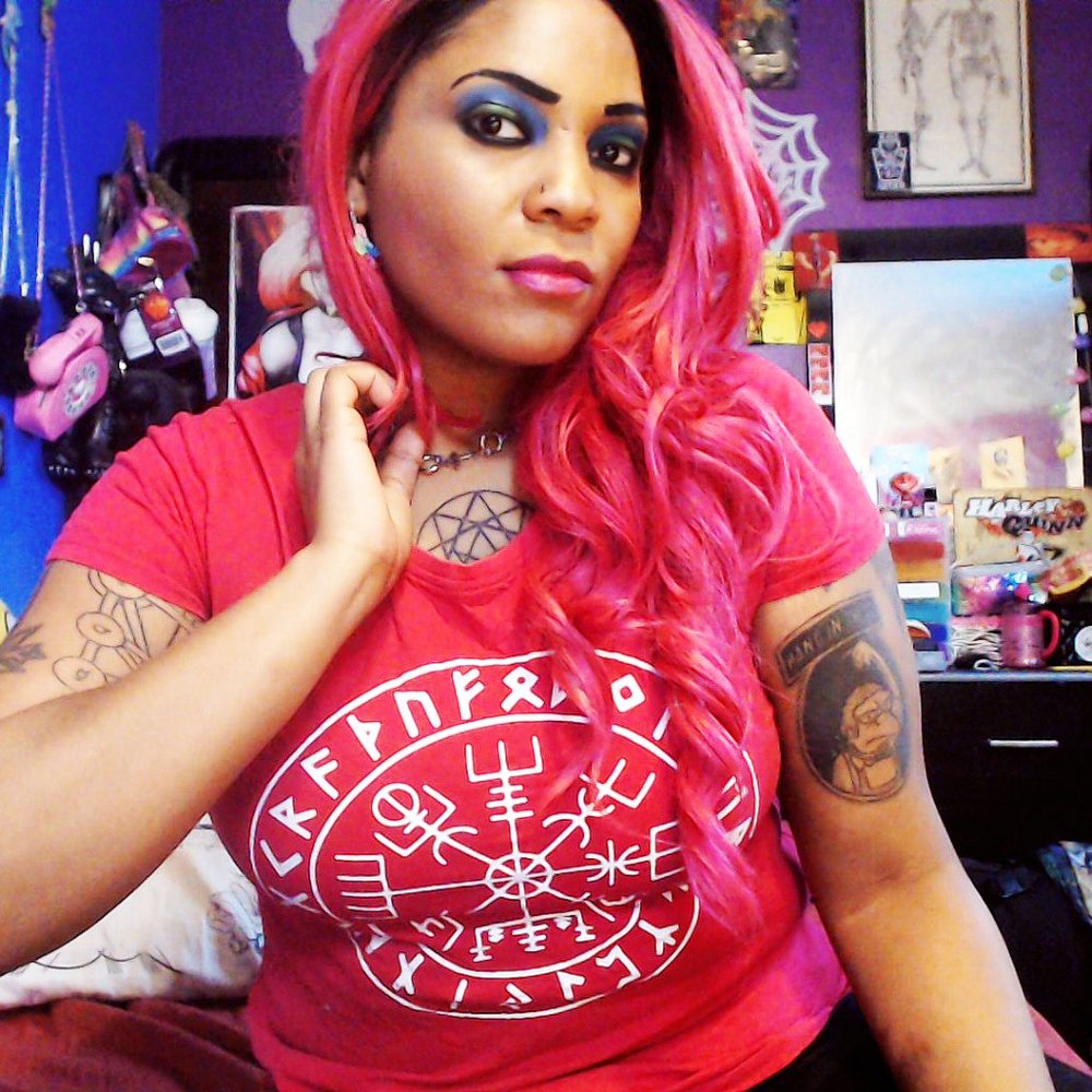 Viking vegvísir/ helm of awe symbol tee